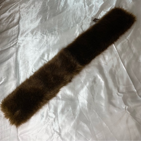 Danier Short Fur Pin Scarf - Picture 8 of 8